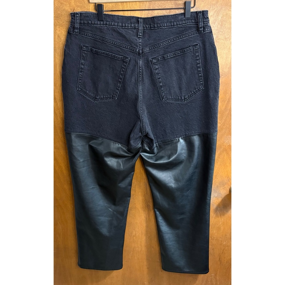 Abercrombie & Fitch Ultra High Rise 90s Straight Jeans Faux Leather Curve Love - Picture 3 of 13